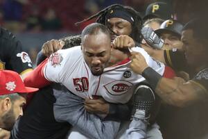Video. La batalla campal en la MLB en el duelo entre Reds y Pirates