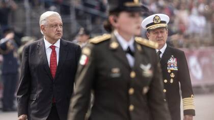 AMLO empoderó a los militares dándoles nuevas funciones que van más allá de la defensa del país o la seguridad.