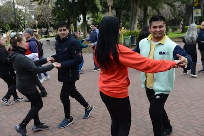 “Amo dar clase, amo bailar. Me hace bien a mí, a mi salud, a mi persona y, por qué no, a mi entorno también”, dice El Chino Quenaya