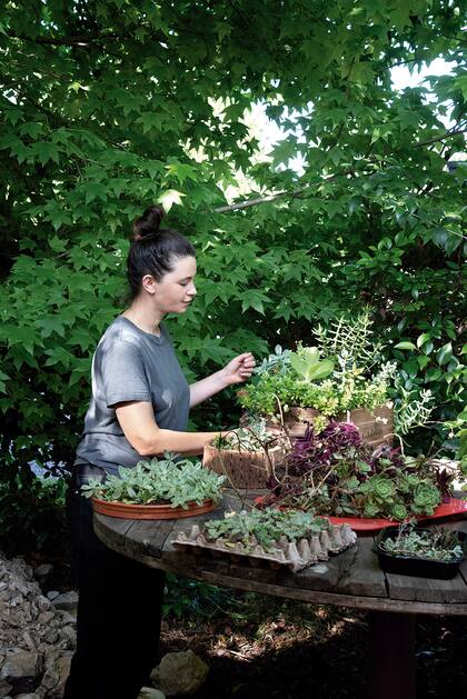 "Amo todas las tareas, me encanta sembrar, y armar almácigos, cosechar, observar los picaflores las mariposas, las arañas", cuenta Paula.
