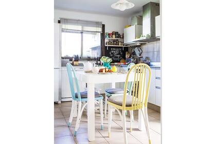 Amoblamiento ‘City’ (Johnson Acero) y campana ‘Nihuil’ (TST)