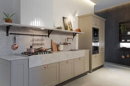 Amoblamiento de cocina con mesadas de mármol, perfecto para los amantes del diseño y la estética. 
