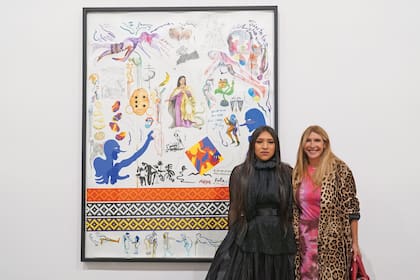 Amoedo en la edición anterior de la bienal con la Chola Poblete, artista que recibió entonces una distinción y que también integra su colección