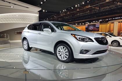 Amor chino. GM iba a eliminar Buick en 2009, pero la demanda en China, donde es sinónimo de lujo, la salvó. Este SUV compacto tiene motor 2.0 L de 252 HP