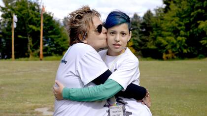 Amor de madre. Bárbara y su hijo “Facha”; ella nunca se olvida de la felicidad que sintió él cuando le cortaron el pelo como quería
