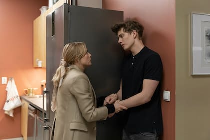 Amor y anarquía presenta una trama controversial que puede llamar la atención de los acuarianos