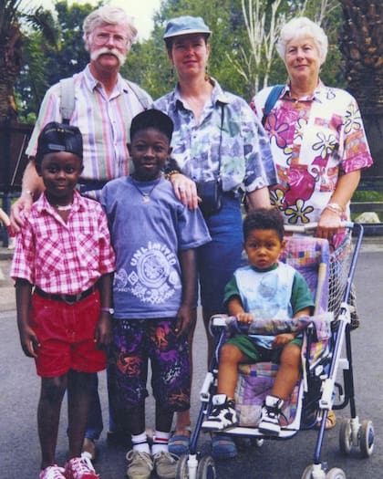 "Amor y dolor", fue el pie de esta fotografía familiar que compartió Memphis, quien nació cerca de Rotterdam, de una madre neerlandesa y un padre ghanés