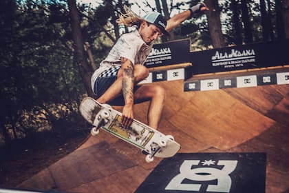 Amos de Chapa Town: Jay Cianciarulo vuela entre la rampa hogareña y el grindcore de su banda, Sotana, en la que papá Flavio toca el bajo y su hermano Astor la bata. “No comerás carne” es su último single, cantado por João Gordo, de Ratos de Porão.