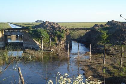Ampliación del ingreso de agua desde Canal Secundario VI superior a Canal Secundario VI