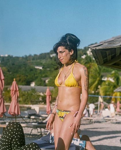 Amy Winehouse en las playas de Santa Lucía en 2008