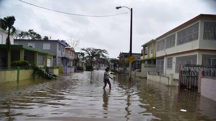 Barrio Puerto Nuevo, San Juan, Puerto Rico: el huracán arrancó ventanas y techos, convirtió calles en ríos y destrozó cientos de viviendas en toda la isla