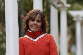 Ana Padilla vuelve a escena, pero detrás de una vidriera