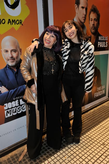 Ana Acosta asistió acompañada de su hija Talía