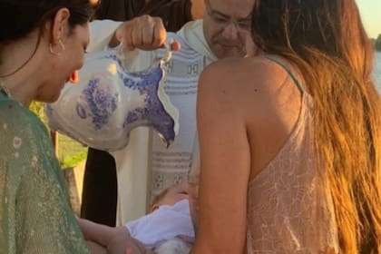 Ana, bautizada junto a sus madrinas