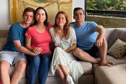 Ana Corina Sosa junto a su madre María Corina Machado y sus dos hermanos, Ricardo y Henrique