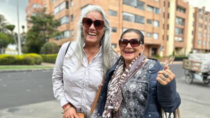 Ana Cristancho y Marta Munar se encuentran entre contados testimonios que están dispuestos a contar su situación de vulnerabilidad a pesar de las acomodadas propiedades donde viven. Foto: José Carlos Cueto / BBC News Mundo