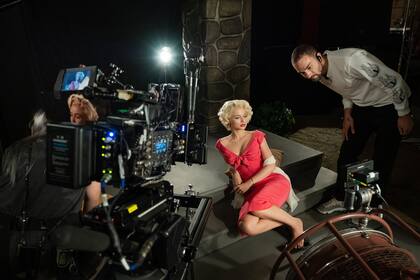 Ana de Armas como la Marilyn de Torrente pasional en una pausa de la filmación de Rubia