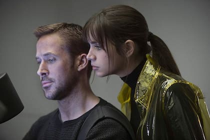 Ana de Armas y Ryan Gosling en Blade Runner 2049