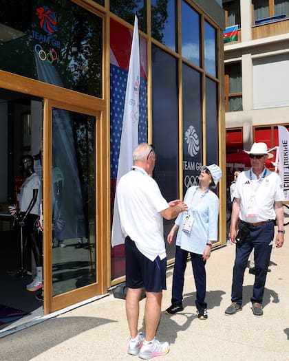 Ana de Inglaterra, recorrió las instalaciones de su equipo. La princesa realcompitió en equitación en 1976, y es presidenta honoraria de la Asociación Olímpica Británica