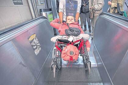 Ana De Souza. En el subte, los ascensores no funcionan