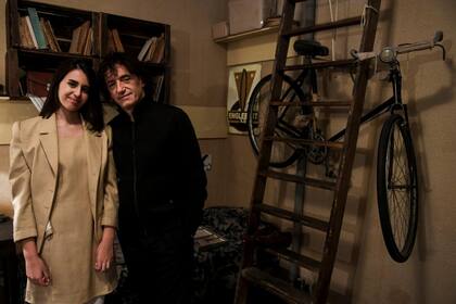 Ana Frank, el musical, de Angel Mahler, acompañado por la protagonista Albertina Ferrucci