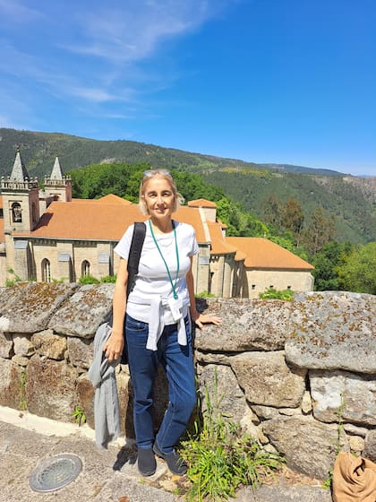 Ana Georgina Elias se recibió de licenciada en Física en la Universidad Nacional de Tucumán, donde también se doctoró