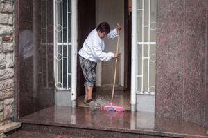 Ana González amaneció con su casa inundada