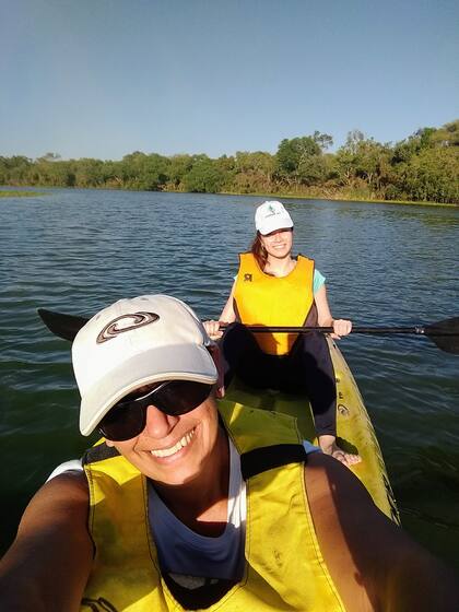 Ana María decidió salir a remar por los ríos de su provincia.
