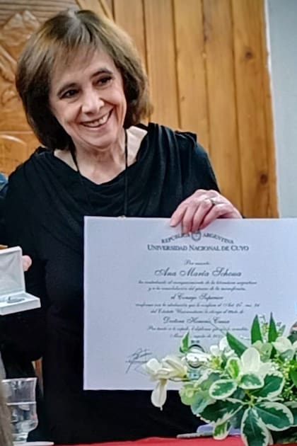 Ana María Shua, Dcotora Honoris Causa por la Unviersidad Nacional de Cuyo