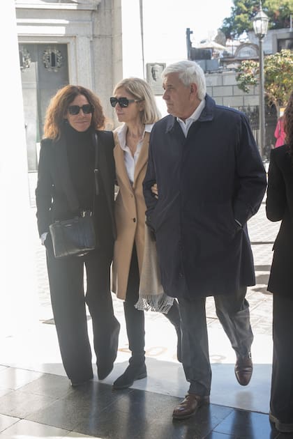 Ana María Vigil junto a Wendy y Víctor González, colaborador de Constancio y socio en algunos negocios.