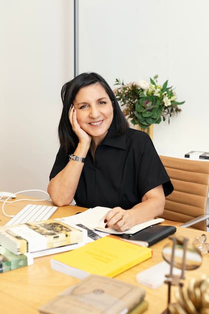 Ana Mosqueda es la directora de Ampersand. Licenciada en Letras y Editora, se especializó en la cultura clásica, fue docente de latín y de corrección de estilo.