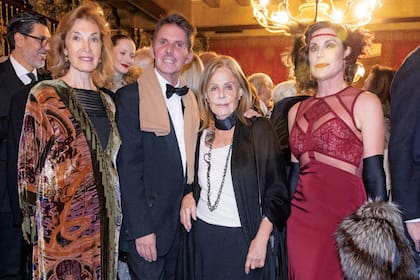 Ana Otermin de Domínguez, Gerard Confalonieri,
Elena Lynch de Grondona y Juana Santillán Braun.