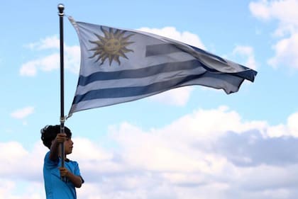 La fecha de nacimiento de Uruguay como país independiente ha sido motivo de debates a lo largo del tiempo.