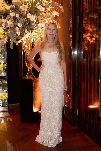 Ana Rusconi vistió un Valentino vintage al cuerpo. "Fue uno de los primeros que me compré hace mucho tiempo y por suerte, me entra perfecto", dijo.