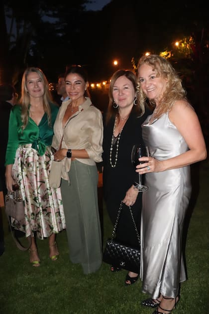 Ana Rusconi, Zulemita Menem, Marisa Koifman y la anfitriona, Carmela Blanco 
