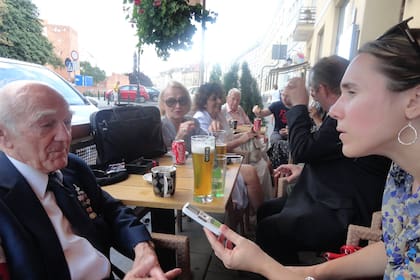 Ana Wajszczuk entrevistó a insurgentes del Levantamiento de Varsovia para la realización de su libro Chicos de Varsovia