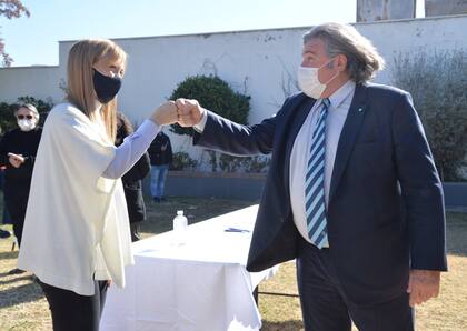Anabel Fernández Sagasti le da la bienvenida en el Frente de Todos a José Luis Ramón