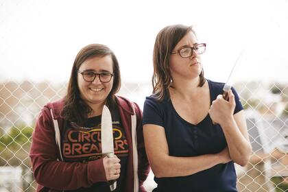 Anabella Guimarey y Ángeles Bernardez, de Es un crimen, un podcast sobre hechos policiales