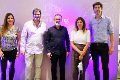 Anabella Monjó, del Departamento de promoción de FV; Alejandro Bancora, Jefe del Departamento de Promoción de Ferrum; Claudio Bernal, Gerente de Promoción de FV; Celeste Fuente, Jefa de Ventas Multiplataforma, y Agustin Bergés, Gerente Comercial de LA NACION.