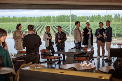 ANAIA, la bodega mendocina reconocida con los premios "Oro Best of
Mendoza’s Wine Tourism" y "Gran Oro Great Wine Capitals 2022", fue el escenario del lanzamiento del Kia K3 en Argentina.