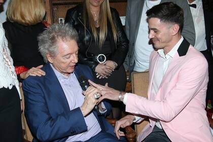 Analía Berdini, amiga íntima de Pepe, bendijo los anillos y fue la encargada de decir unas palabras a la flamante pareja.