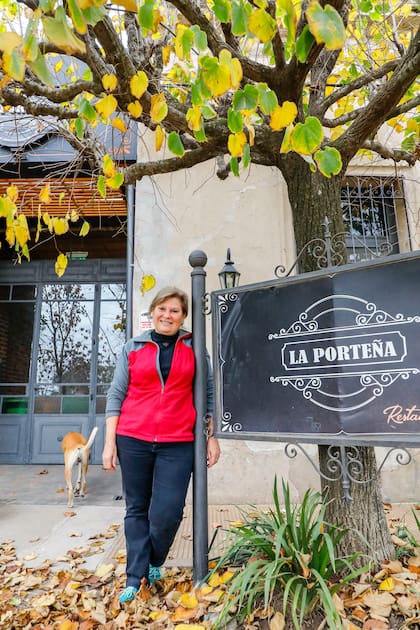 Analía Capecci, la dueña del restaurante La Porteña, que sirve las mejores pastas de la zona