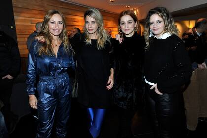 Analía Franchín, Julieta Cardinali, Bárbara Lombardo y Romina Richi después de ver la obra