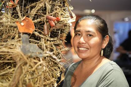 Analía Gallardo, de Aguaray, Salta, con su obra “Mensaje de los Pájaros”