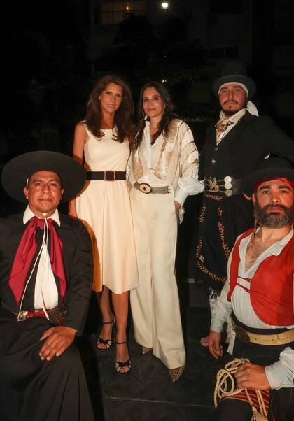 Analía Maiorana y Astrid Muñoz en la presentación del espacio que colabora con distintos productores latinoamericanos