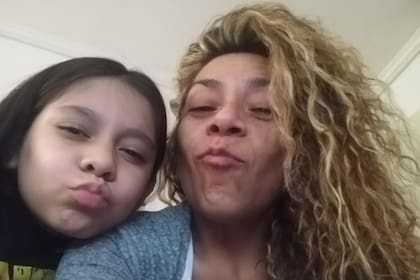 Analía Marciel y Camila