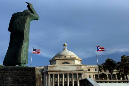 Analistas coinciden en que la posibilidad de que Puerto Rico se integre a Estados Unido se alejan con la presidencia de Donald Trump (en foto: Capitolio en San Juan, Puerto Rico/AP Foto/Ricardo Arduengo, Archivo)