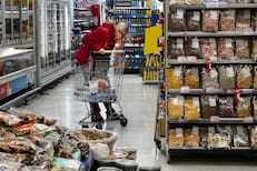 Economistas prevén una inflación de 2,5% en diciembre y creen que no se cumpliría la meta de 10% en 2026
