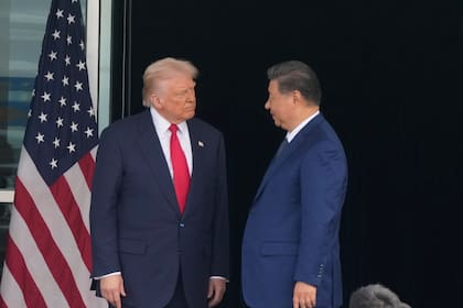 Analistas vinculan la baja con dudas sobre una reunión entre Donald Trump y Xi Jinping, ventas de fondos especulativos y el avance de la cosecha récord en Brasil.