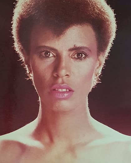 Anamá a los 30 años, con un corte de pelo de Alberto Sanders.